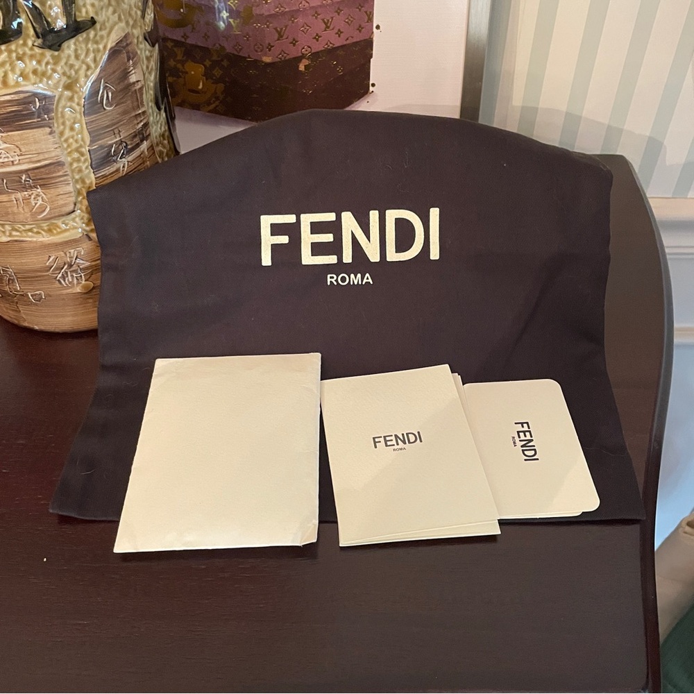 🦋Sold🦋 SOLD Fendi Baguette Pink Shoulder Bag - Picture 9 of 14
